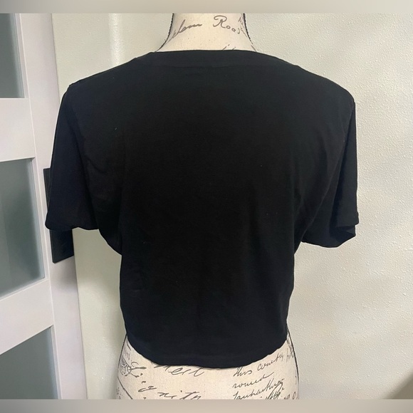 🍂 Breathe Black Graphic crop top T-Shirt EUC - Picture 3 of 3
